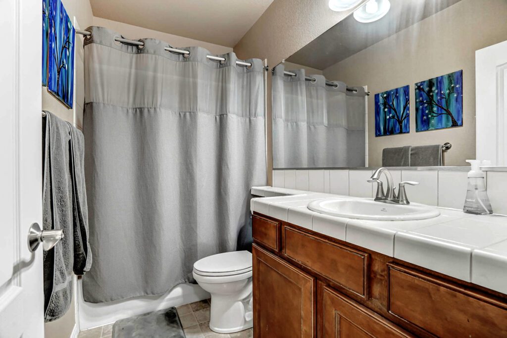 Bathroom-with-Hookless Curtains