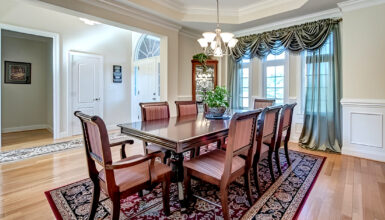 Are Curtains Or Blinds Better for Dining Room?