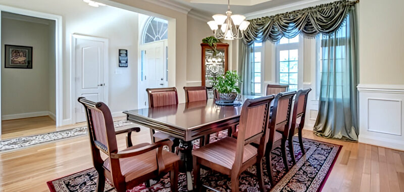 Are Curtains Or Blinds Better for Dining Room?