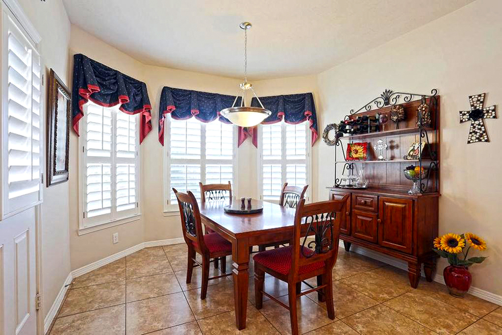 Dining-Room-Valances Bold Starry Pattern