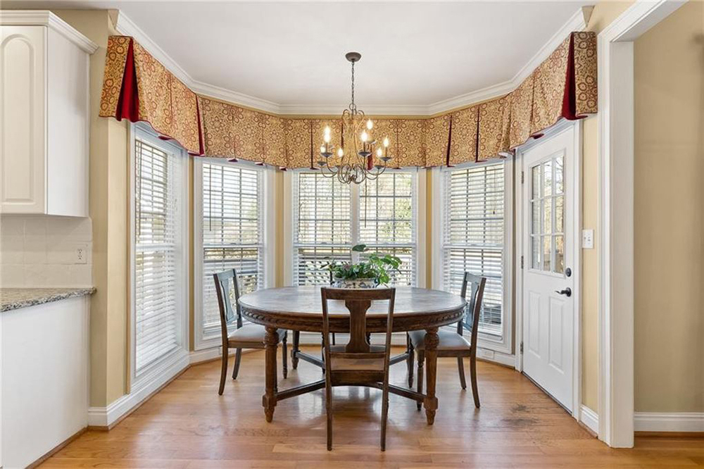 Dining-Room-Valances-Opulent Elegance