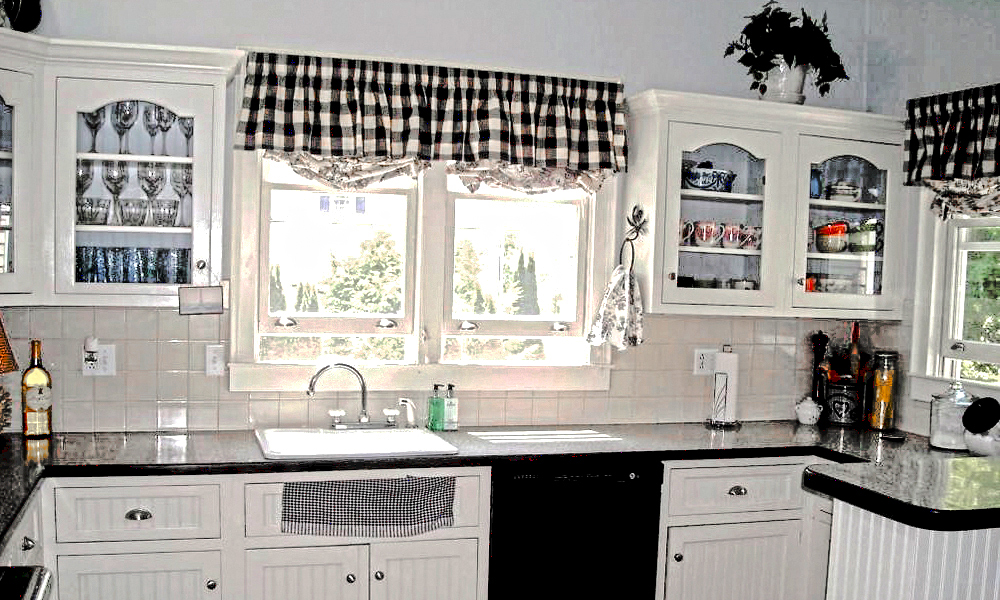 Gingham Kitchen Curtains in Classic Black and White