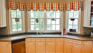 Curtain Ideas for Bay Windows in the Kitchen