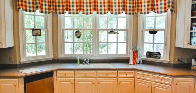 Curtain Ideas for Bay Windows in the Kitchen