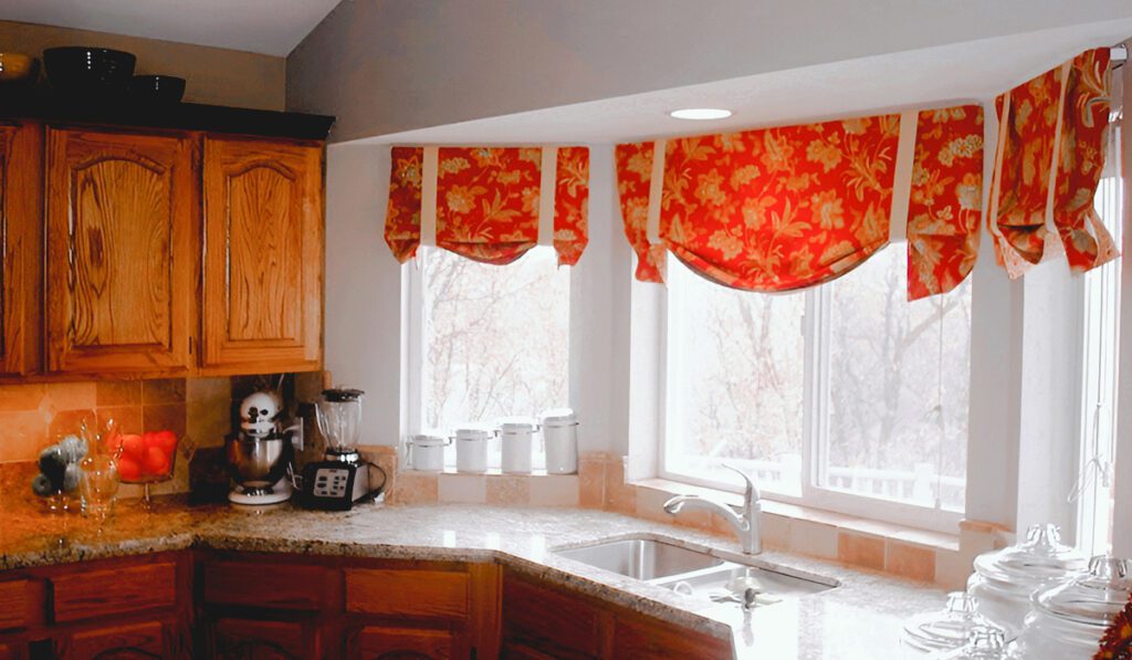 Kitchen-Bay-Window-Curtains Crimson Blooms