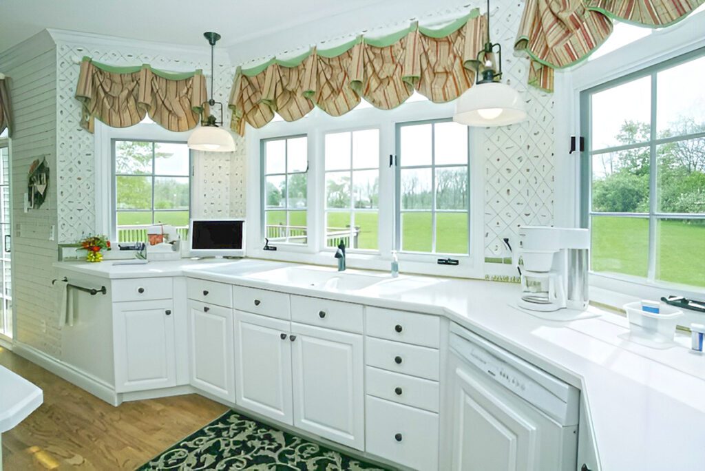 Kitchen-Bay-Window-Curtains Crisp Coastal Charm