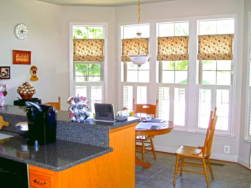 Kitchen-Bay-Window-Curtains Modern Elegance