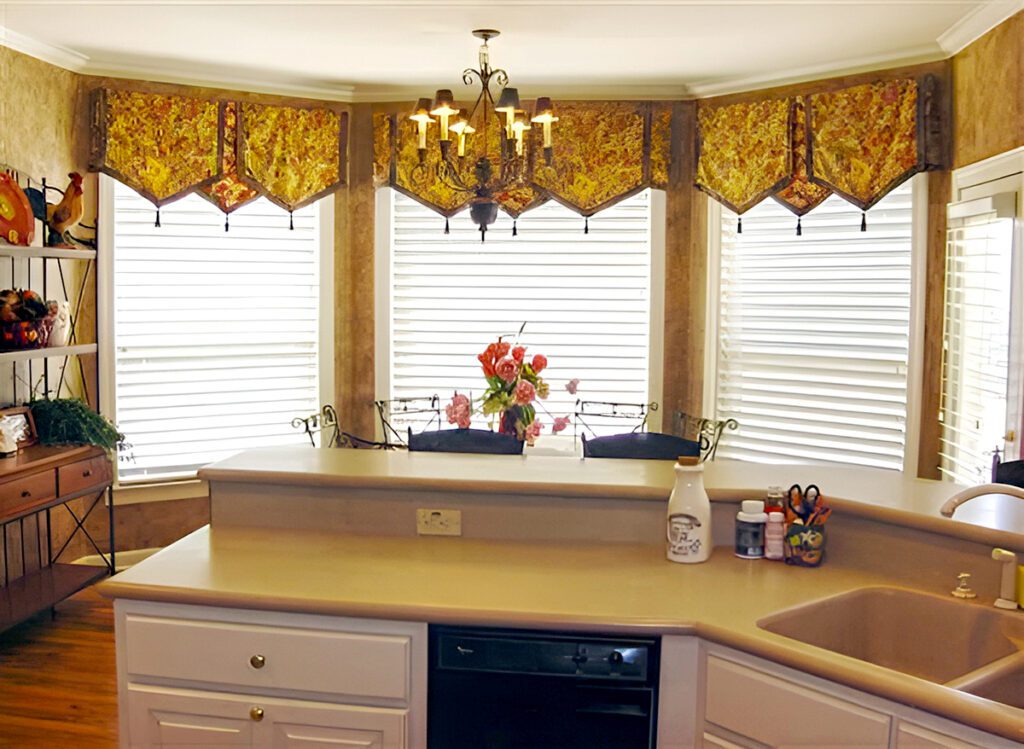 Kitchen-Bay-Window Vintage Vibes Curtains