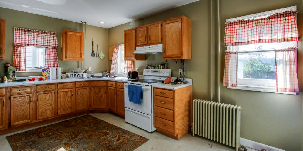 Kitchen-with-Tier Curtains