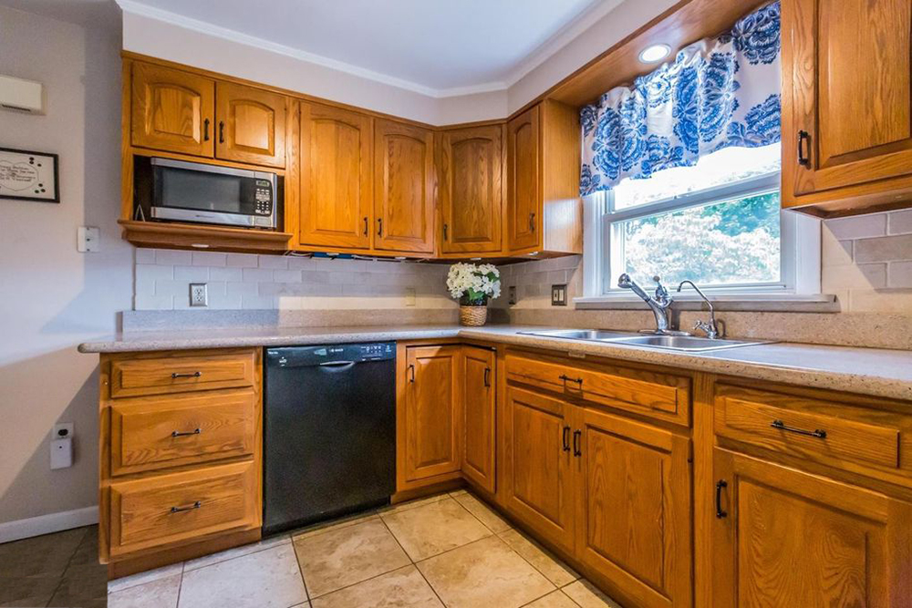 Kitchen-with-Valances