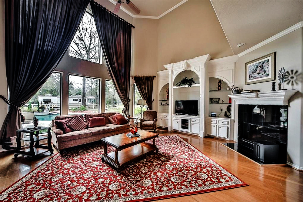 Living-Rooms Cascading Curtains in Classic Black