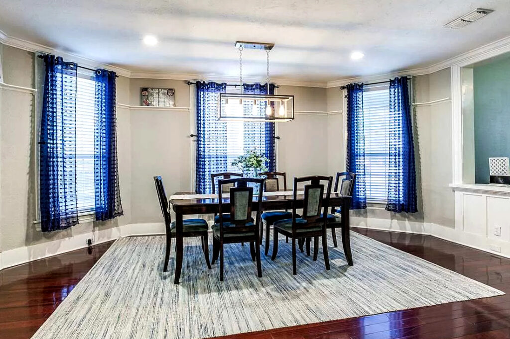 Should You Put Curtains in A Dining Room