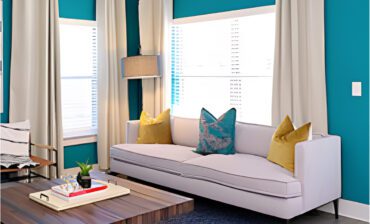 How to Choose Color Curtains for Blue Walls in Your Living Room