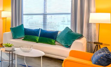 10 Tips to Choose Color Curtains for Yellow Walls